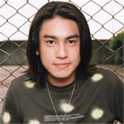 天生一张现代脸且从未演出古装戏的f4成员朱孝天,将演出