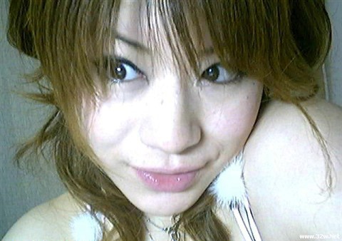 三陪女当众脱衣[组图]